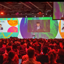 A large group of scientists attends a plenary session at ISSCR